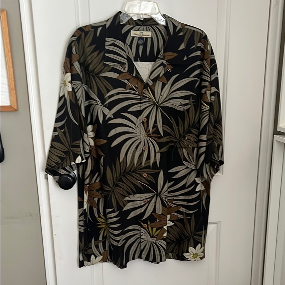 Tropical Leaf Print Button-Up Shirt